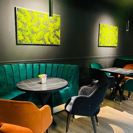 מלון Finix Casino