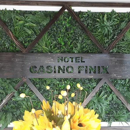 מלון Finix Casino